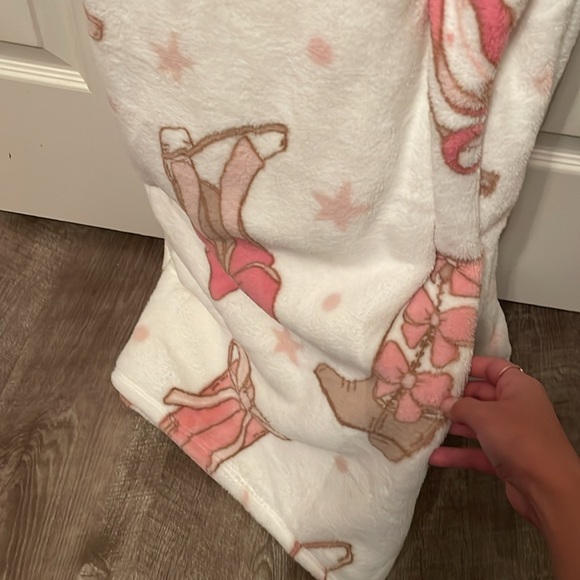 NWT Comfort Cowgirl Blanket 60x70 - Picture 5 of 5